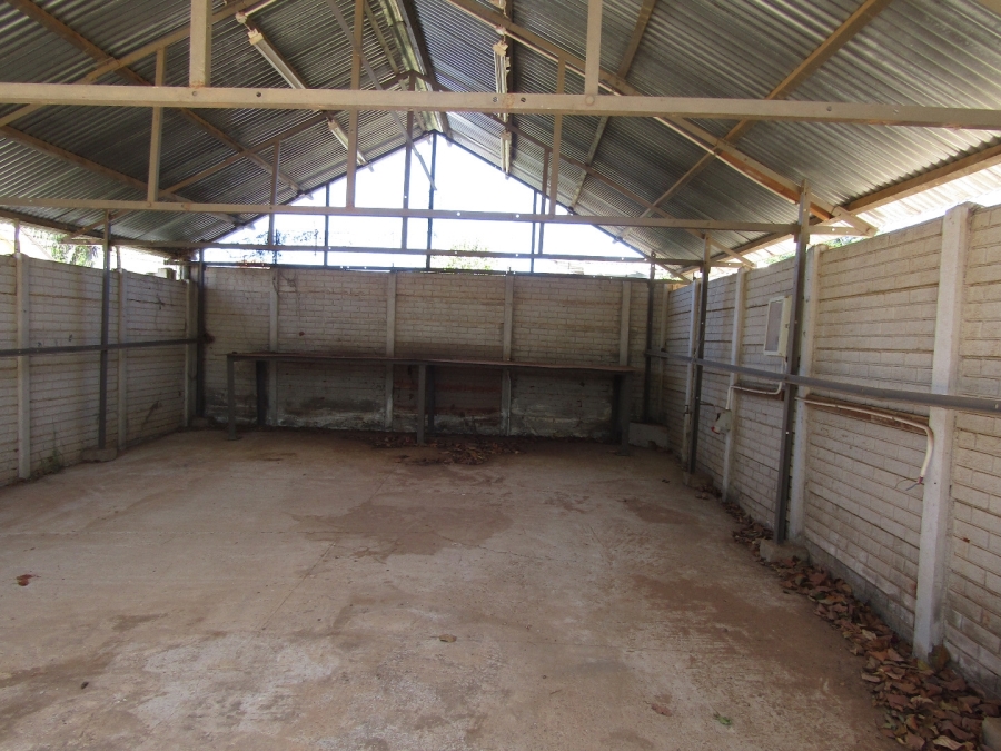 6 Bedroom Property for Sale in Hankey Eastern Cape